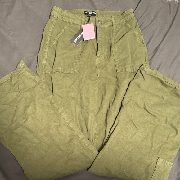 PrettyLittleThing Khaki/Olive Green Baggy Cargo Jeans Pants - Picture 2 of 6